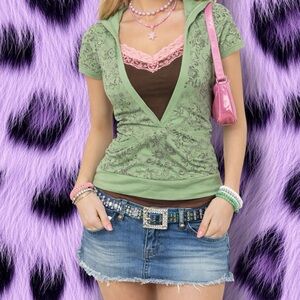 Belle Du Jour Early 2000s Green Short Puff Sleeve Paisley Hooded Low Cut Top